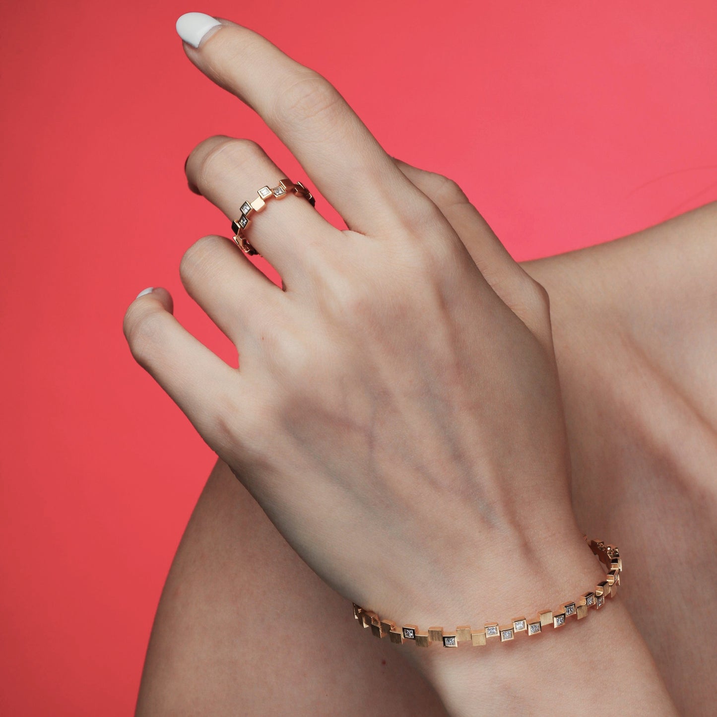 Princess-cut White Diamonds 18K Gold Bangle