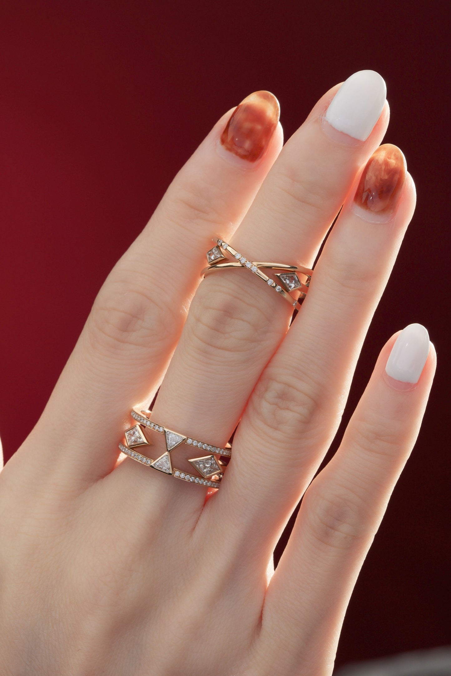 Kite-shaped White Diamond 18K Gold Arrowhead Ring