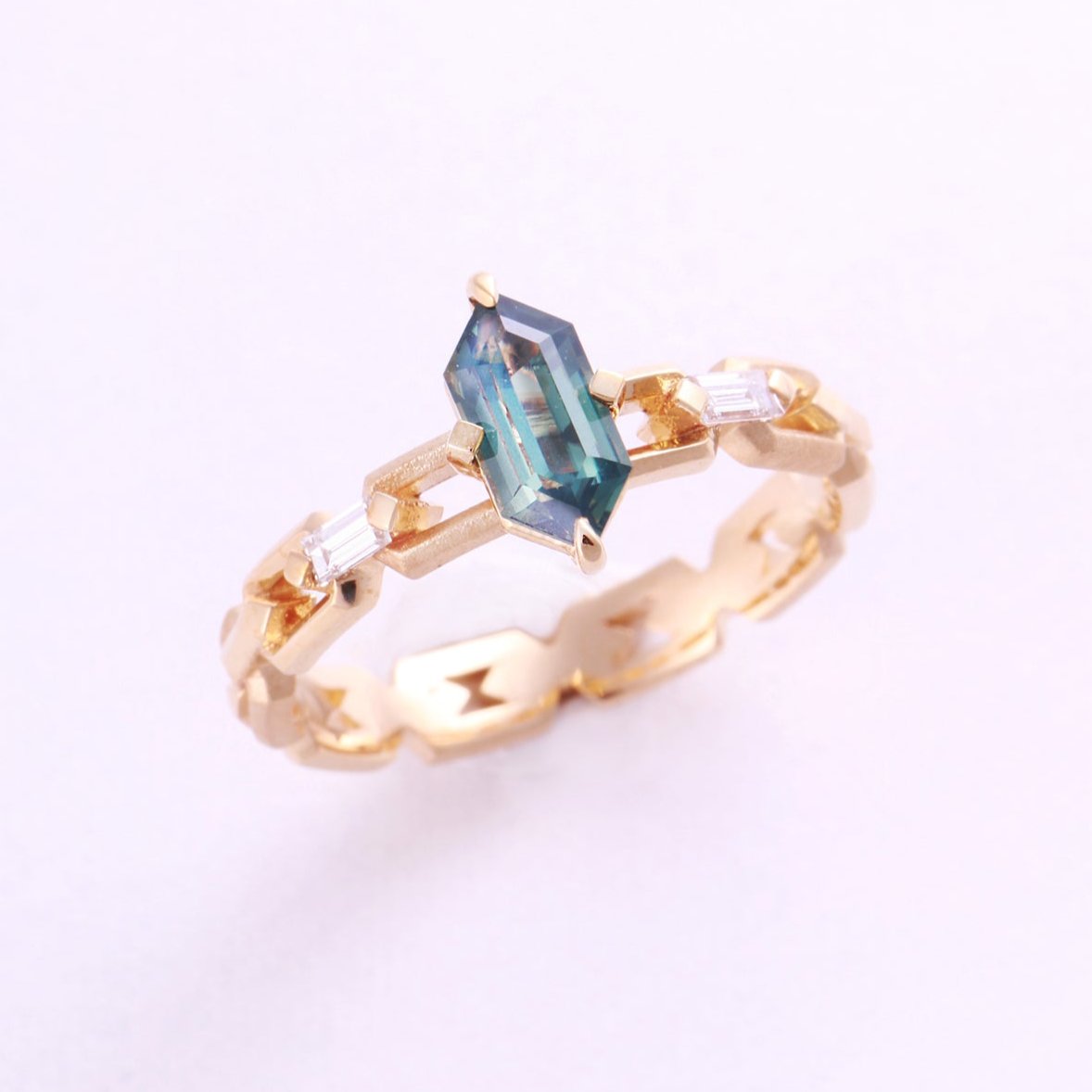 Natural Teal Sapphire & Diamond 18K Gold Chain Ring