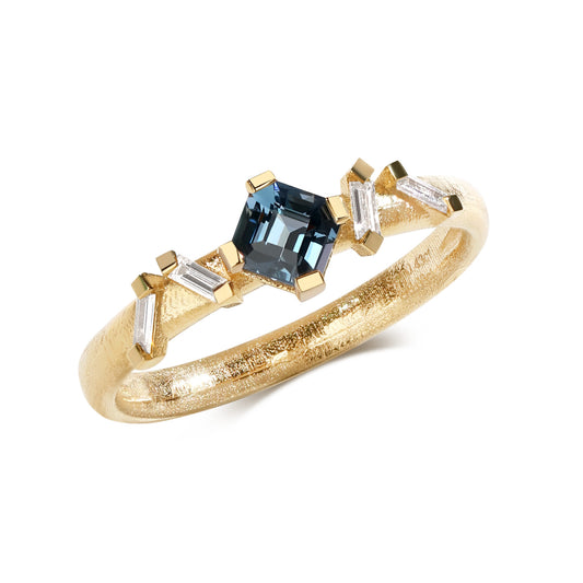 Spinel & Diamonds 18K Gold Ring